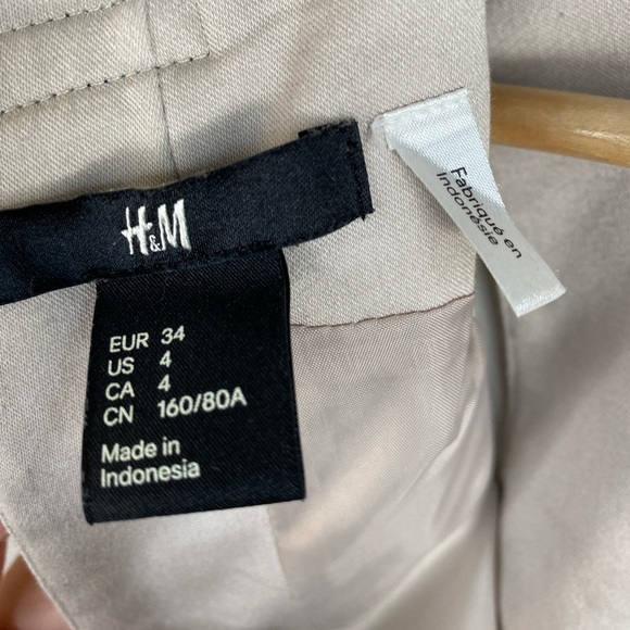 H&M Fitted Mini Dress w Belted Waist and Open Back Size 4 - Picture 11 of 14